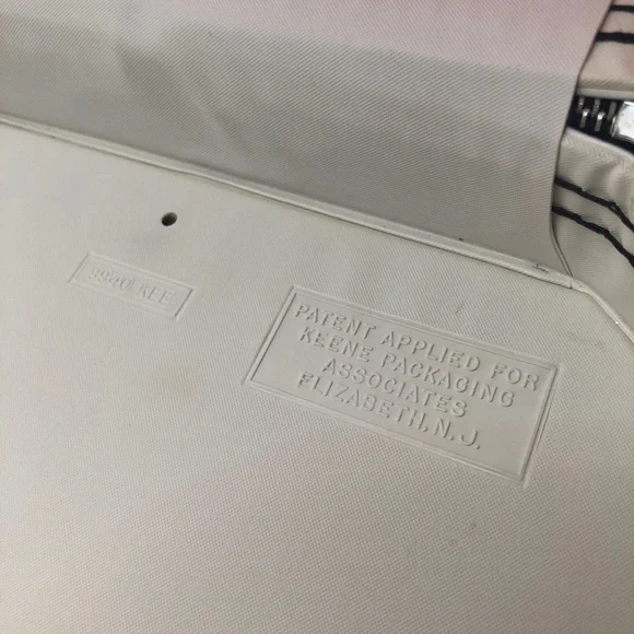 Sleek Vintage Round Zippered Cosmetic Travel Case - Picture 12 of 16